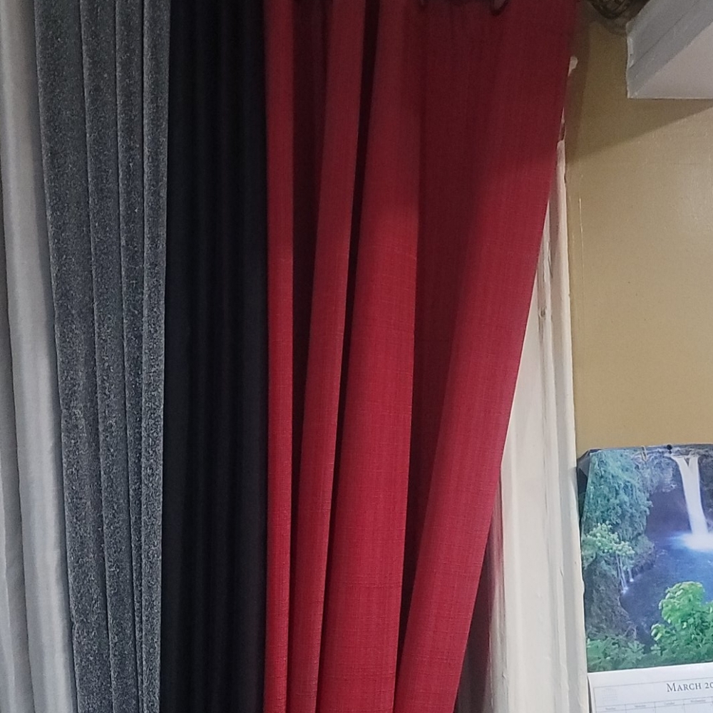 Red grommet curtain set